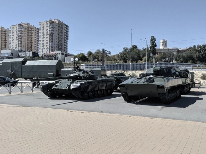 Все экспонаты выкрашены в единой стилистике | Источник: Сергей Бабинчук / t.me