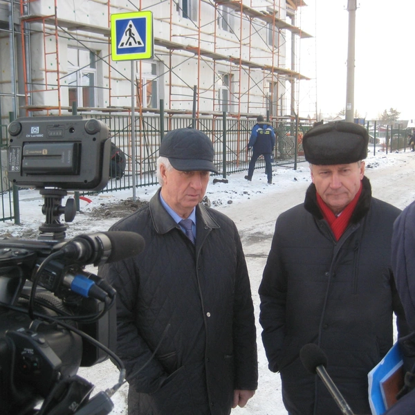 Политика сфотографировали во время посещения стройки детского сада в Октябрьском округе | Источник: «Виктор Шрейдер» / Vk.com