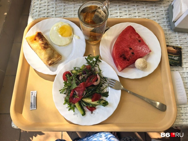 Такой завтрак обходился в 300 рублей | Источник: Анастасия Шевякова / 86.RU