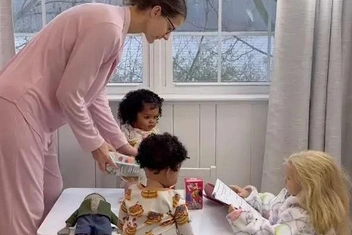 «Безумная женщина с куклой»: почему люди ухаживают за реборнами вместо реальных детей