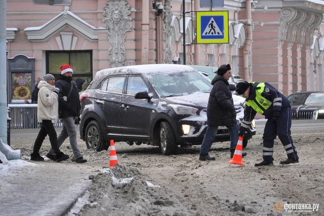 Новогодние перекрытия в Петербурге стартовали раньше времени | Источник: Павел Даиси / FONTANKA.RU
