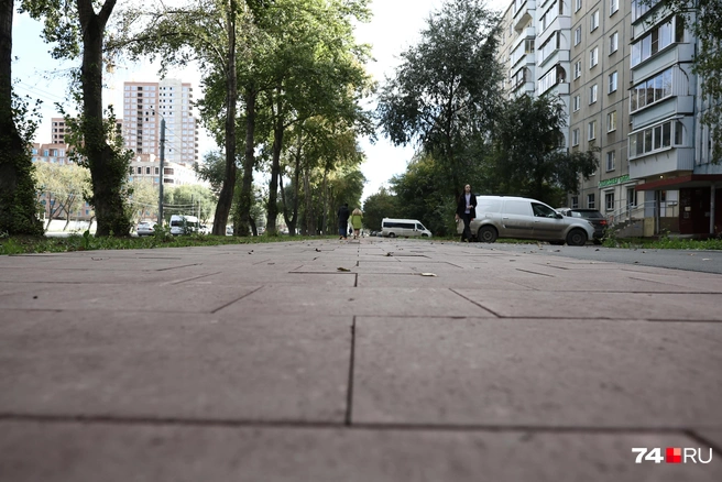 Ровным пока покрытие можно назвать с натяжкой | Источник: Наталья Лапцевич