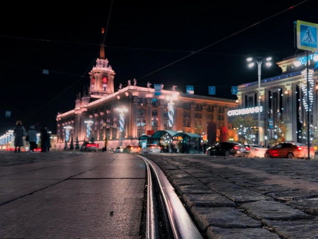 Фотограф запечатлел Екатеринбург в вечерних огнях | Источник: Константин Шипицын