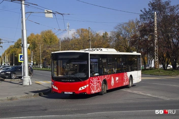 Волгабас 2019 года выпуска раньше работал на маршрутах «Пермгорэлектротранса», а с сентября трудится в муниципальном автопарке Березников | Источник: Илья Березниковец