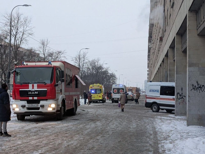 При пожаре в Петербурге погиб человек, семеро в больнице | Источник: читательница «Фонтанки» Елена