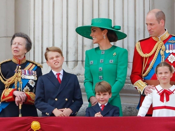 Король мемов: самые забавные фото принца Луи на дне рождения дедушки, которые рассмешат до слез