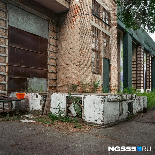 В старейшем стадионе города играли в футбол, волейбол, баскетбол и даже в хоккей  | Источник: Кирилл Башинский / NGS55.RU