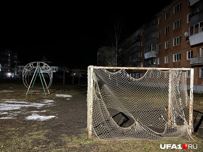Здесь была депрессивная детская площадка пять лет назад | Источник: Андрей Бирюков / UFA1.RU