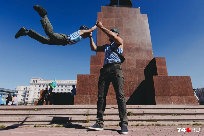 Место сбора — памятник Ленину | Источник: Дарья Пона