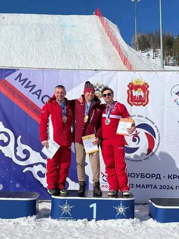 Дмитрий четырежды становился чемпионом России по парасноуборду  | Источник: Дмитрий Фадеев