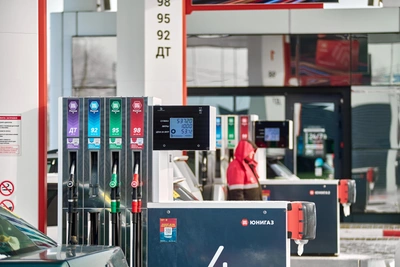 What happens when a car runs on UNI Premium fuel