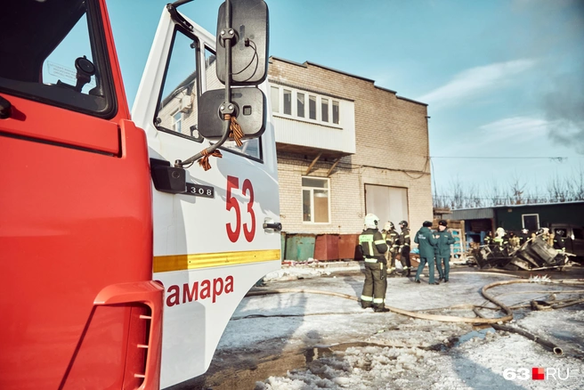 Такое вряд ли увидит простой горожанин, а журналистам разрешили посмотреть на работу пожарных | Источник: Роман Данилкин / 63.RU