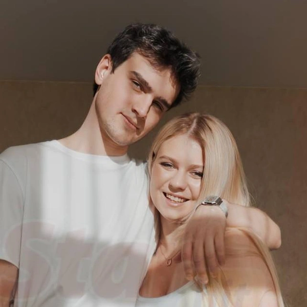 Пара поженилась летом прошлого года