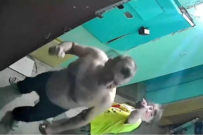 Соседи-алкоголики в Екатеринбурге терроризировали жильца