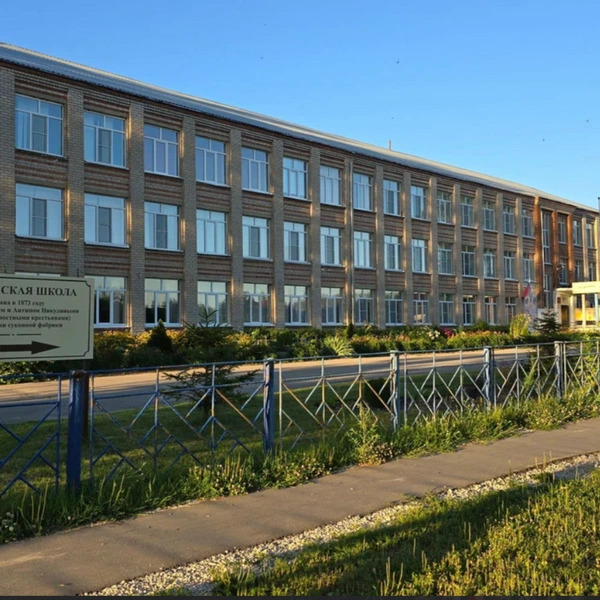 Мурминская школа старенькая, но не «облезлая» | Источник: yandex.ru/maps