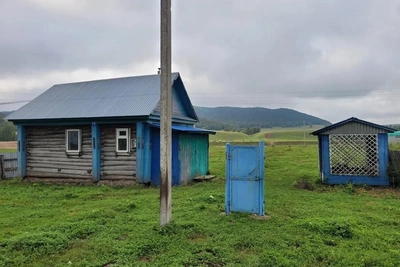 В Башкирии на пустыре обнаружили одинокую дверь