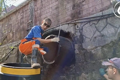 В Сочи продолжают устранять аварию на водоводе