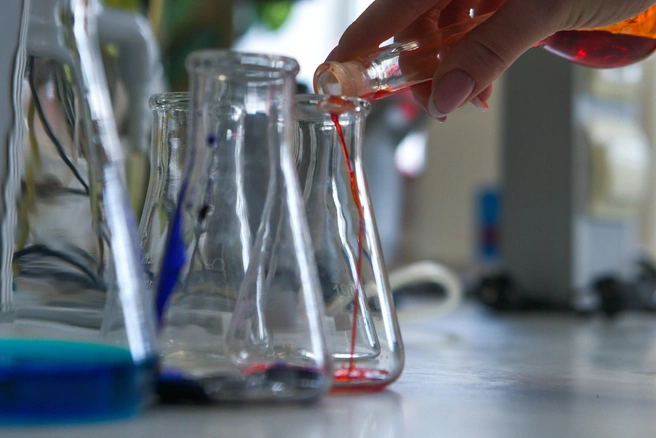 В химии скучно только тем, кто не пробовал подходить к ней с любопытством | Источник: Артем Устюжанин / MSK1.RU