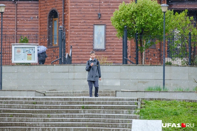 Хотя этот мальчик выглядит слегка растерянным | Источник: Булат Салихов / UFA1.RU