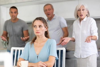 5 вопросов, которые следует задать себе, прежде чем разорвать отношения с родственниками