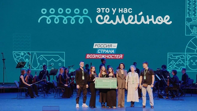 Семьи региона показали свои навыки в спортивных, интеллектуальных и творческих заданиях | Источник: пресс-служба правительства Челябинской области