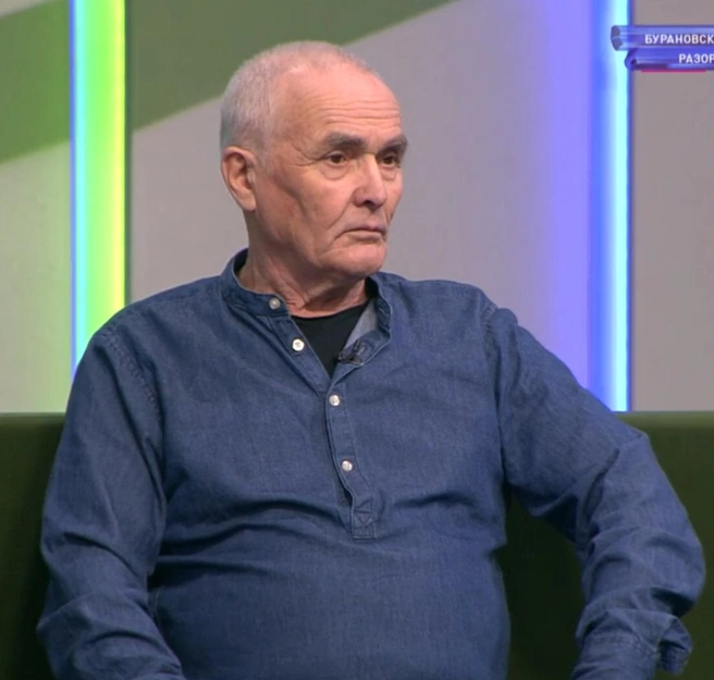 Муж Анны Прокопьевой, Николай, не смог простить ей истории с двумя мошенниками и развелся. Сейчас он живет отдельно на даче под Ижевском, а она в городской квартире | Источник: кадр из программы «За гранью», телеканал НТВ, 2022 год