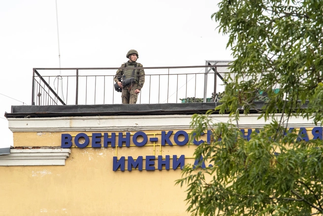 Обломки сбитого БПЛА упали на палубу судна в Финском заливе | Источник: Михаил Огнев / FONTANKA.RU