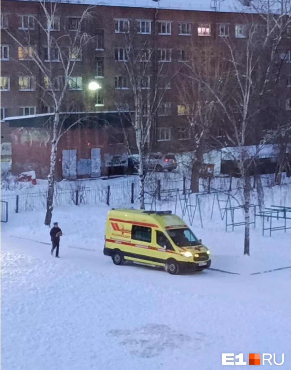 В школу приезжал реанимобиль | Источник: читательница E1.RU
