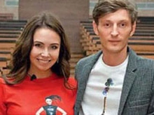 Павел Воля и Ляйсан Утяшева отметили год дочери на разных материках