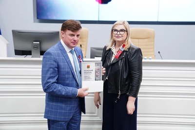 Владельцы телеканала и сотрудница соцзащиты обвинены в мошенничестве