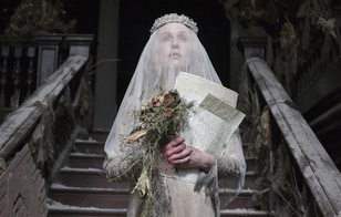 Безумная невеста: почему завидная аристократка не снимала свое свадебное платье 35 лет