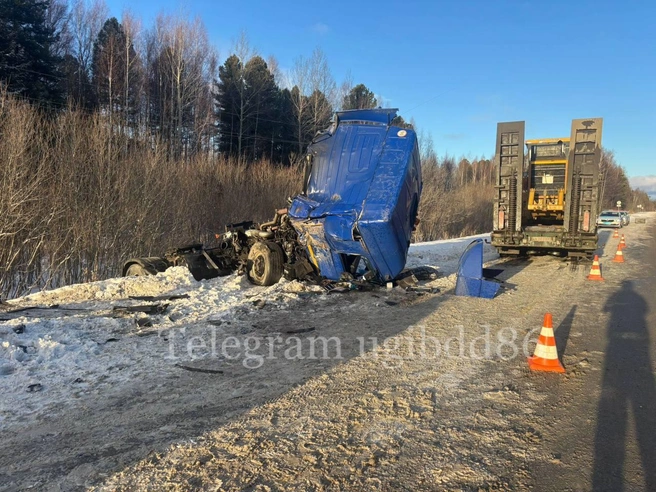 У МАЗа отпала кабина | Источник: Госавтоинспекция ХМАО