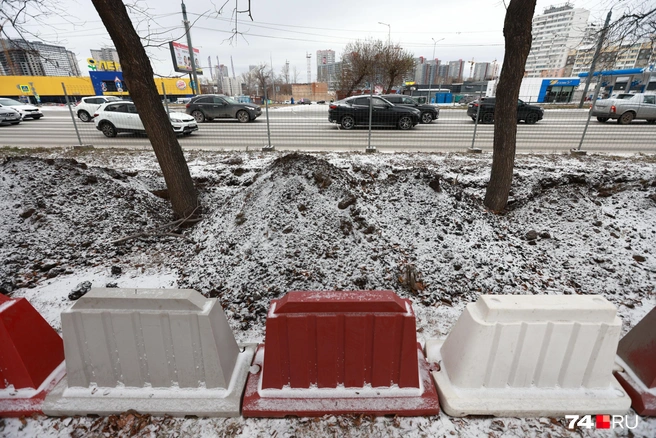 Копают напротив «Ленты» | Источник: Наталья Лапцевич