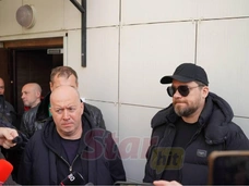 Молчание, глаза, полные скорби: Гарик Харламов и Сергей Бурунов провожают Романа Попова в последний путь