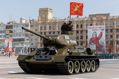 В Волгограде прошел Парад Победы: от Т-34 до Ан-2