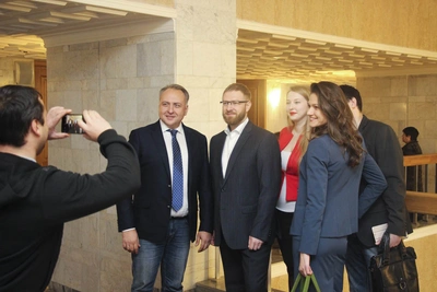 Суд приостановил дело экс-директора «12 канала»