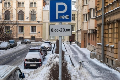 St. Petersburg Debates Free Parking Near Social Facilities
