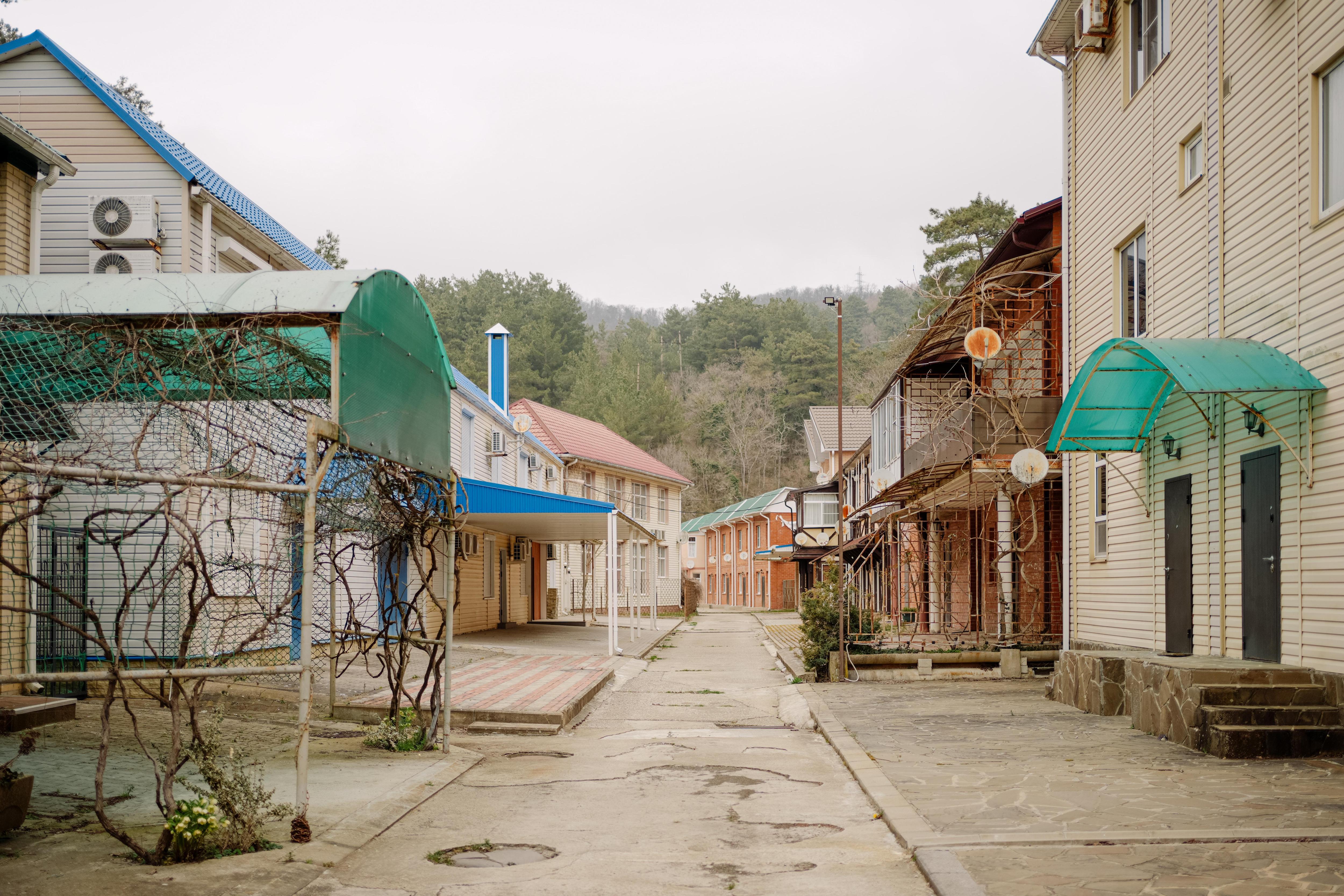 Желание властей вне срока давности. Как спустя 20 лет у людей решили забрать землю и снести дома у моря под Туапсе