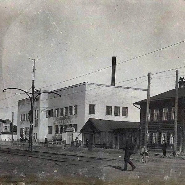 Вид на здание, где находилась и находится баня, фото сделано в период с 1903 по 1935 годы | Источник: pastvu.com, permyachok.ru