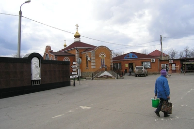 В Волгограде у кладбища появятся платные парковки