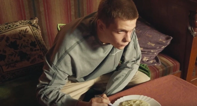 Главному герою предстоит понять, что произошло на самом деле | Источник: Скриншот трейлера фильма «Огненный мальчик»