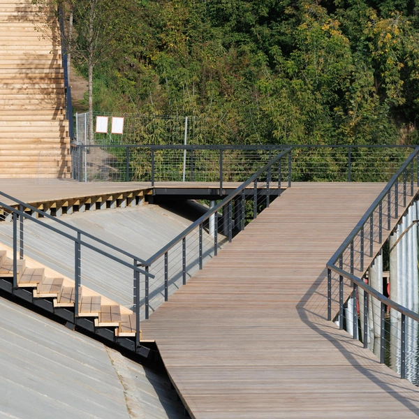 Променад обустроили из дерева | Источник: ГК «Брусника»