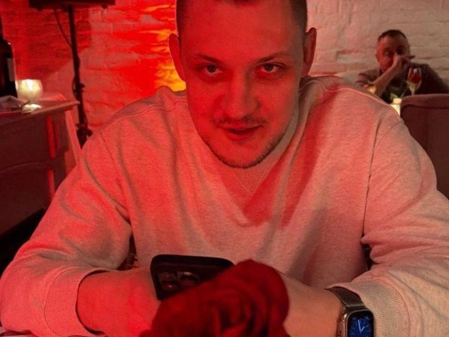 Форвард часто взаимодействует с партнёром по команде Виталием Кравцовым. | Источник: kravtsov93 / instagram.com (деятельность соцсети запрещена в России), olesyahockey / t.me