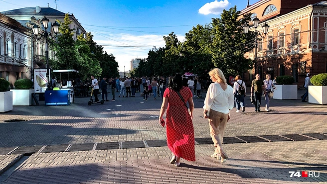 Репортажи про Челябинск будут неполными без такого бояна, как Кировка. Но это действительно суперклассная идея — сделать ее пешеходной | Источник: Артем Краснов