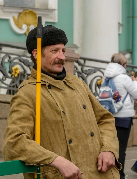 «300 тысяч рублей — это плохо для всех»: глава «Почты России» осудил высокие зарплаты курьеров. А сколько зарабатывают почтальоны? | Источник: Zoya Avenirovna/Shutterstock/Fotodom.ru