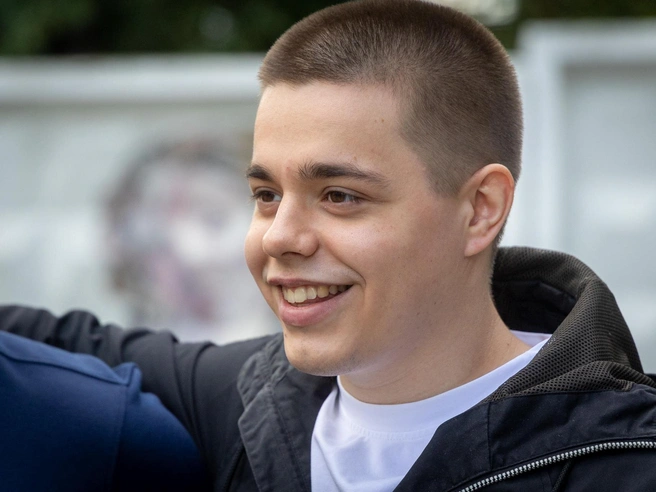 Всю жизнь Дмитрий считал себя единственным родным ребёнком в большой приёмной семье. | Источник: Владислав Лоншаков / E1.RU