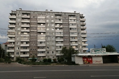 В Чите начали демонтаж «падающего» дома в микрорайоне Северный