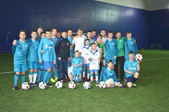 Желающих играть в футбол так много, что не хватает инвентаря. Юным петербургским футболистам с инвалидностью нужна поддержка | Источник: Предоставлено БФ «ТОЧКА ОПОРЫ»