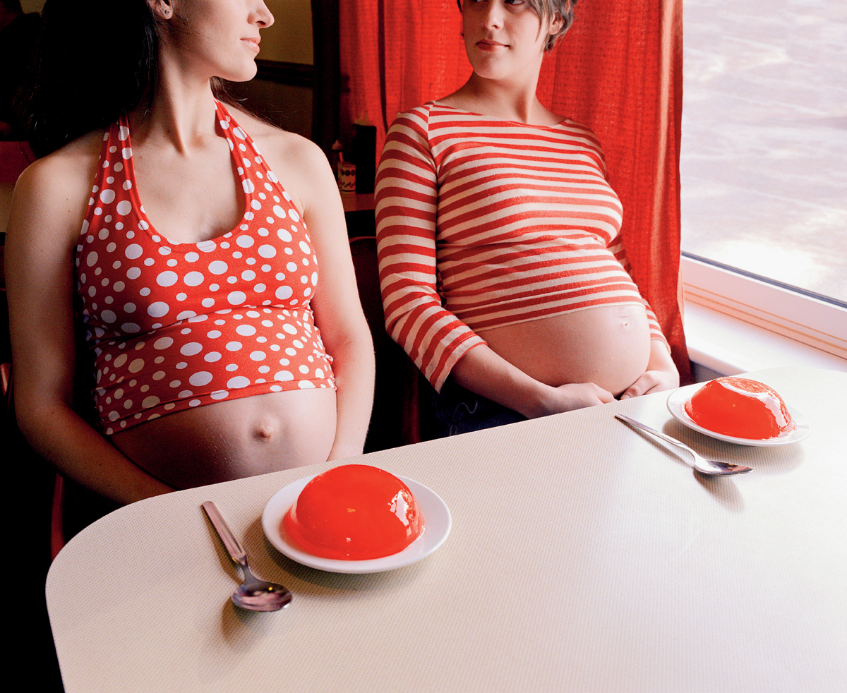 Беременная в кафе