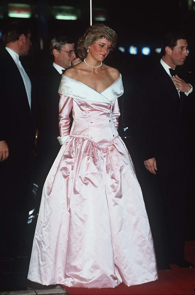 Жемчужное платье и еще 25 лучших творений Кэтрин Уолкер — любимого дизайнера принцессы Дианы